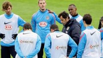 Quique ensaya con Ujfalusi, Godín, Domínguez y Filipe