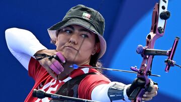 Mexico's Alejandra Valencia competes in the archery Women's team quarterfinal during the Paris 2024 Olympic Games at the Esplanade des Invalides in Paris on July 28, 2024. (Photo by Punit PARANJPE / AFP)