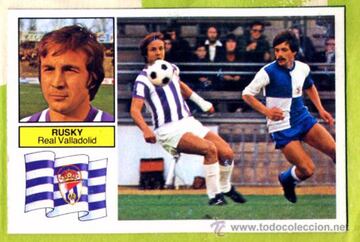 En 1976 ficha por el Valladolid donde permanecer hasta 1984