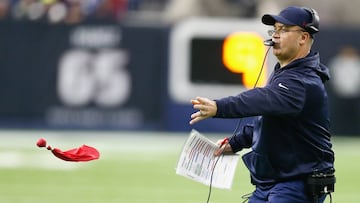 HOUSTON, TX - DECEMBER 09: Head coach Bill O'Brien of the Houston Texans throws the challenge flag against the Indianapolis Colts at NRG Stadium on December 9, 2018 in Houston, Texas. Bob Levey/Getty Images/AFP
== FOR NEWSPAPERS, INTERNET, TELCOS & TELEVISION USE ONLY ==