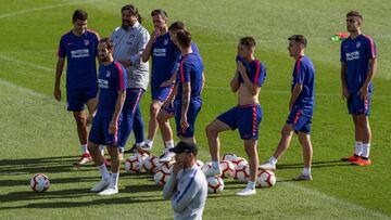 GRAF801. MAJADAHONDA, 06/10/2018.- Los jugadores del Atl&eacute;tico de Madrid durante el entrenamiento realizado esta ma&ntilde;ana en la Ciudad Deportiva Wanda de Majadahonda para preparar el partido de la octava jornada de liga de Primera Divisi&oacute