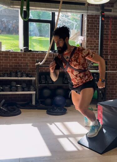 El 21 de diciembre de 2022 el jugador malagueño rescindió su contrato con el club sevillano tan solo cuatro meses después de haber llegado al equipo rojiblanco tras no haber terminado de cuajar en el equipo de Nervión.