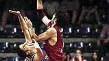 <b>ÍMPETU</b>. Navarro obstaculiza una entrada a canasta de Loncar.