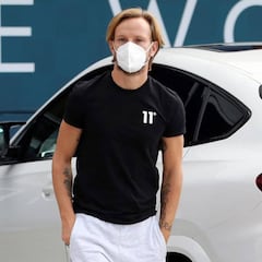 Oficial: Rakitic vuelve seis años después al Sevilla por 1,5M€