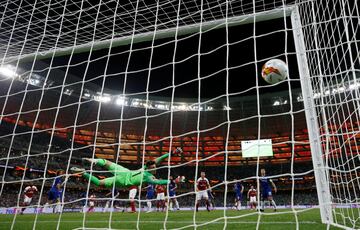 3-1. Alex Iwobi marc¨® el primer gol.