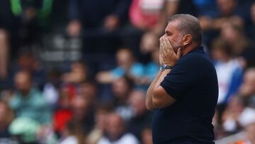 Ange Postecoglou, entrenador del Tottenham, durante un partido de pretemporada.