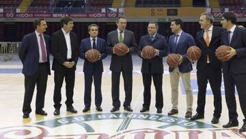 Fotografía facilitada por el Ayuntamiento de Sevilla de su alcalde, Juan Espadas (c) junto al delegado de Deportes, David Guevara; el viceconsejero de Turismo, Cultura y Deportes de la Junta de Andalucía, Diego Ramos; el presidente del Real Betis Balompié, Ángel Haro; el presidente del CB Sevilla, Fernando Moral; el presidente de Energía Plus, Sergio Martín; y Rafael Herrador, director Territorial de Andalucía Occidental de CaixaBank, durante la presentación del nuevo proyecto del CB Sevilla.