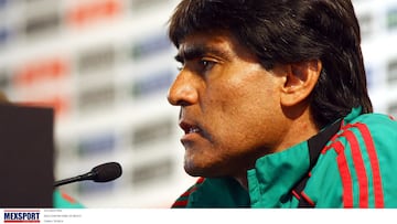 SOCCER/FUTBOL

SELECCION NACIONAL DE MEXICO

CHARLA TECNICA

Photo of the coaching staff of the mexican national team, during a press conference. Here Alberto Aguilar./Foto del staff tecnico de la seleccion nacional de Mexico, durante una conferencia de prensa. Aqui Alberto Aguilar. 03 May 2010. MEXSPORT/ADRIAN MACIAS