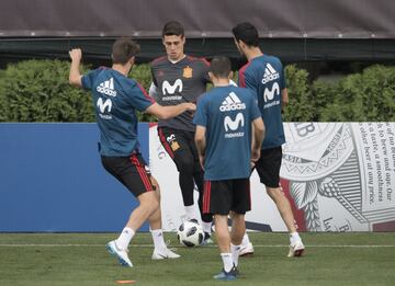 España entrena pensando en el partido contra Marruecos