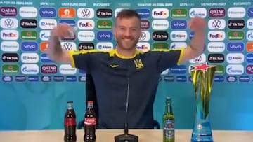 Tras el lío de Cristiano con Coca Cola y Pogba con Heineken, va Yarmolenko y hace esto: crack