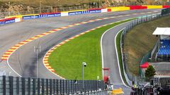 TOPSHOT - Mechanics sit in a deserted pit lane following a serious accident involving several drivers during a Formula 2 race at the Spa-Francorchamps circuit in Spa, Belgium, on August 31, 2019. - Motor racing prospect Anthoine Hubert was killed by a hor