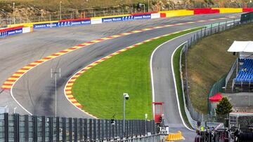 TOPSHOT - Mechanics sit in a deserted pit lane following a serious accident involving several drivers during a Formula 2 race at the Spa-Francorchamps circuit in Spa, Belgium, on August 31, 2019. - Motor racing prospect Anthoine Hubert was killed by a hor