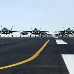 La misteriosa base aérea que se está construyendo en una isla volcánica frente a Yemen