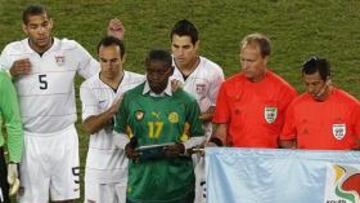 <b>EMOTIVO.</b> Foe recibió un calido homenaje antes de la final de la Copa Confederaciones.