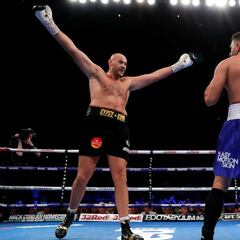 Fury regresó en un esperpento