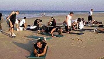 <b>EN LA PLAYA.</B> Los seleccionados por Moncho López volvieron ayer al trabajo con sesión física en la playa.