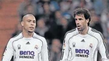 <b>EN EL MADRID JUGARON JUNTOS SIETE ENCUENTROS</b>. En los seis meses que compartieron vestuario en el Madrid, Ronaldo y Van Nistelrooy coincidieron en el campo en siete partidos, seis de Liga y uno de Copa (ante el Écija en el Bernabéu). El Madrid ganó dos de esos encuentros y perdió cinco con ellos sobre el terreno de juego. Van Nistelrooy marcó dos goles (ambos en el 5-1 frente al Écija) y Ronaldo otros dos (contra el Athletic y el Écija, que fue su mejor partido juntos).