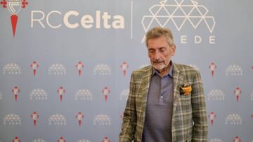 Carlos Mouriño compareciendo ante los medios de comunicación en la sede del club vigués.