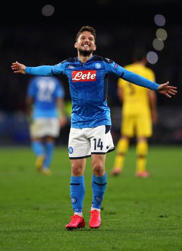 1-0. Dries Mertens celebr¨® el primer gol.