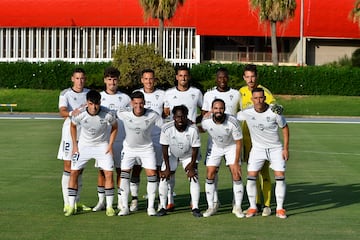 Once del Marbella. Jorge Álvarez, Olguín, Luis Acosta, Carrasco, Diori y Lejárraga. Agachados Pablo Muñoz, Jony Álamo, Ohemeng, Edwards y Callejón.