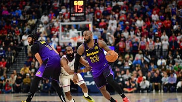 Harden se impone a LeBron en una batalla de las de antes