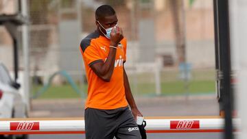 Kondogbia, llegando a Paterna.
