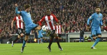 Iñaki Williams con Sergio Robnerto.