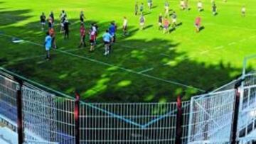 <b>EL TWICKENHAM ESPAÑOL. </b>Los Gatos se entrenaron ayer en el Teresa Rivero, que ya estaba habilitado para la práctica del rugby.