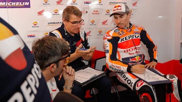 Jorge Lorenzo en el box del Repsol Honda.