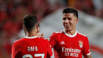 Soccer Football - Champions League Qualifying - Play-off Second Leg - Benfica v Dynamo Kyiv - Estadio da Luz, Lisbon, Portugal - August 23, 2022 Benfica's Rafa Silva celebrates scoring their second goal with Enzo Fernandez REUTERS/Pedro Nunes