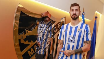 &Aacute;lvaro Vadillo con la camiseta del M&aacute;laga.