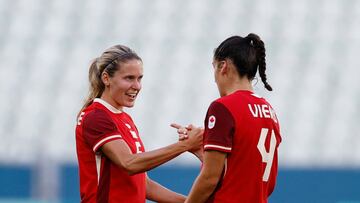 Paris 2024 Olympics - Football - Women's Group A - Canada vs New Zealand - Geoffroy-Guichard Stadium, Saint-Etienne, France - July 25, 2024. Cloe Lacasse of Canada and Evelyne Viens of Canada celebrate after the match. REUTERS/Thaier Al-Sudani