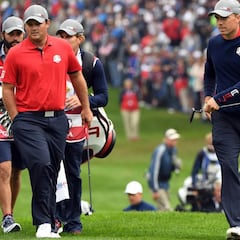 USA arrasa a Europa en el inicio de la Ryder Cup: 4-0
