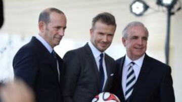 El comisionado de la MSL Don Garber, David Beckham y el alcalde de Miami Carlos Gimenez en la presentación pública del acuerdo de adquisición de la nueva franquicia de la MLS.