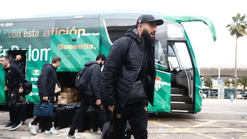 Fekir, al llegar al aeropuerto.