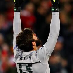 Alisson, la bestia negra culé: también estuvo en Roma