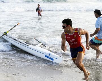 Miguel Salas, en la Selección, durante una competición de beach sprint.
