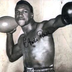 Charlie "Chuck" Powell: el “Sackmaster” del cuadrilátero