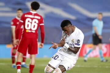 Vinicius celebra uno de sus goles al Liverpool.