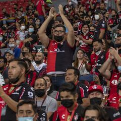 Aficionados de Necaxa y Atlas protagonizan riña previa al partido