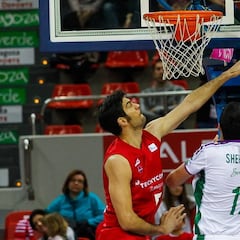 Unicaja arrasó al Zaragoza en pleno festival del triple