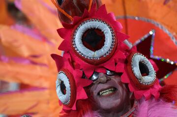 Estos días la ciudad brasileña se viste de gala para disfrutar del Carnaval 2023. Bailes, desfiles, samba... llenan de color la ciudad ciudad costera de Brasil, famosa por sus playas de Copacabana e Ipanema, la estatua del Cristo Redentor sobre el cerro del Corcovado y el morro Pan de Azúcar.