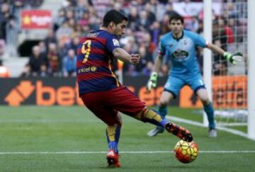 Ocasión de Luis Suárez durante la primera parte del encuentro contra el Deportivo de la Coruña.