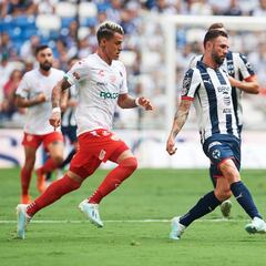 La expulsión de Miguel Layún por una patada sobre Juan Delgado