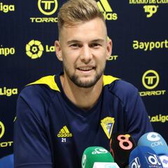 Carrillo avisa: "Tenemos que ganar sí o sí al Tenerife"