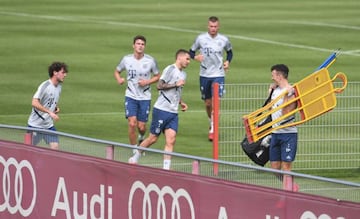 Soccer Football - Bayern Munich Training - Saebener Strasse, Munich, Germany - April 24, 2020 Bayern Munich's Ivan Perisic with teammates during training despite most sport being cancelled around the world as the spread of coronavirus disease (COVID19) co