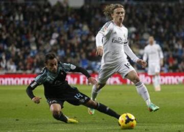 Modric ante Orellana.