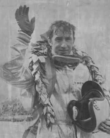 Jackie Stewart, es un ex piloto de automovilismo de velocidad británico. Consiguió los campeonatos de  1969, 1971 y 1973, además de subcampeón en 1968 y 1972, y tercero en 1965. En sus 99 carreras como piloto de las escuderías BRM, Matra, March y Tyrrell, obtuvo 27 victorias, 43 podios y 17 pole positions.