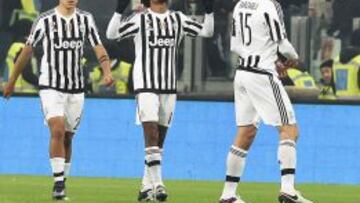 Cuadrado festeja su conquista con golpe de cabeza.