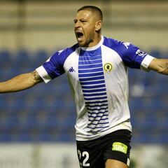 El Hércules recupera dos torpedos ante el mini Submarino